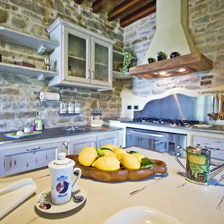 Amazing In With Swimming Pool Apecchio